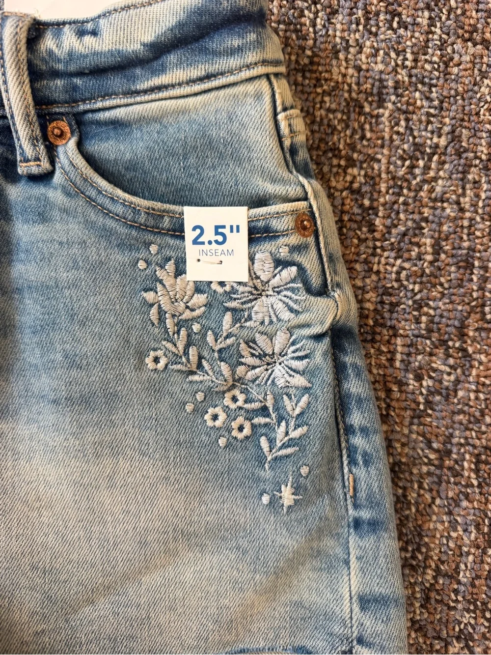 NWT Arizona Jean Co Blue Denim Shorts with White Floral Embroidery Size 000